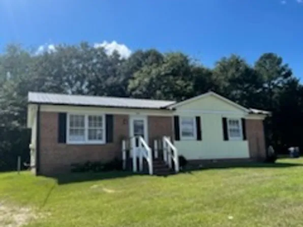 2414 Shawnee Dr, Sanford, NC 27332