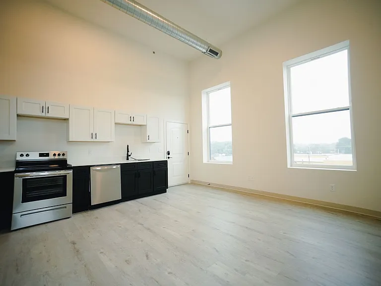 350 N Main St — Photo 28