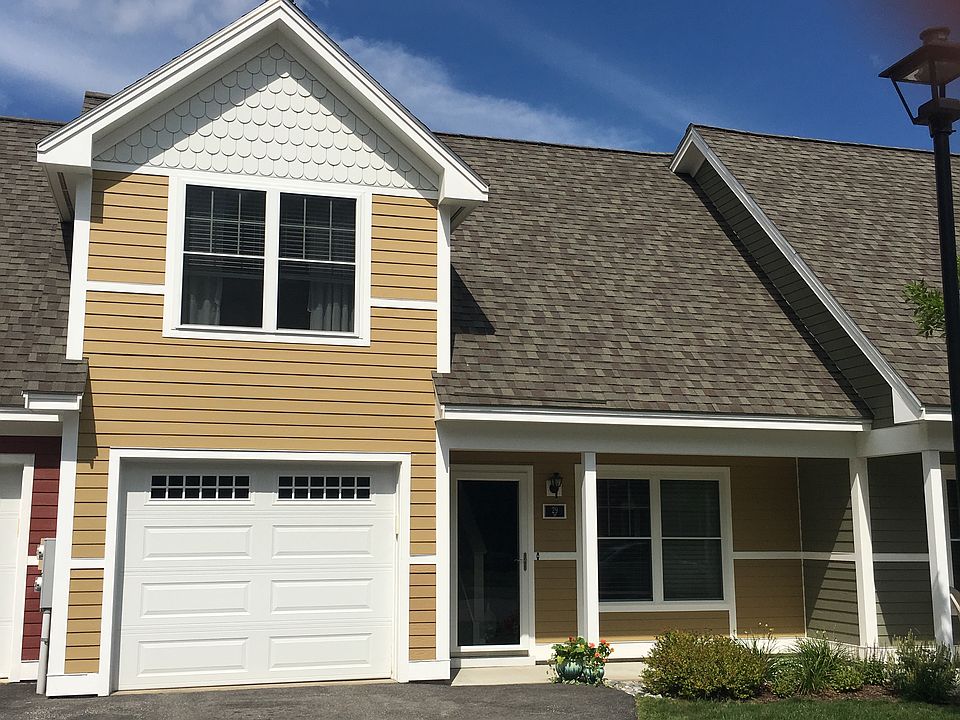  1 car garage/front of house