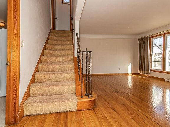 3rd image of 24079 Glenbrook Blvd