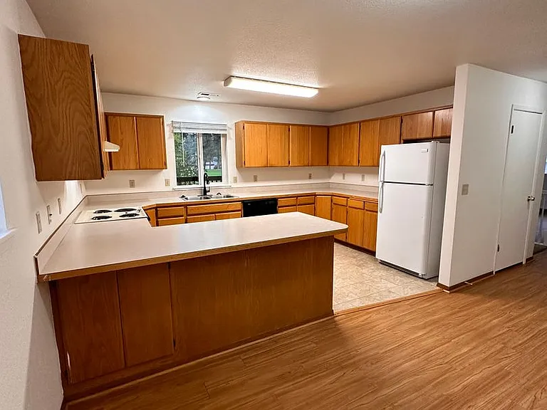1877 W Fairway Dr — Photo 3