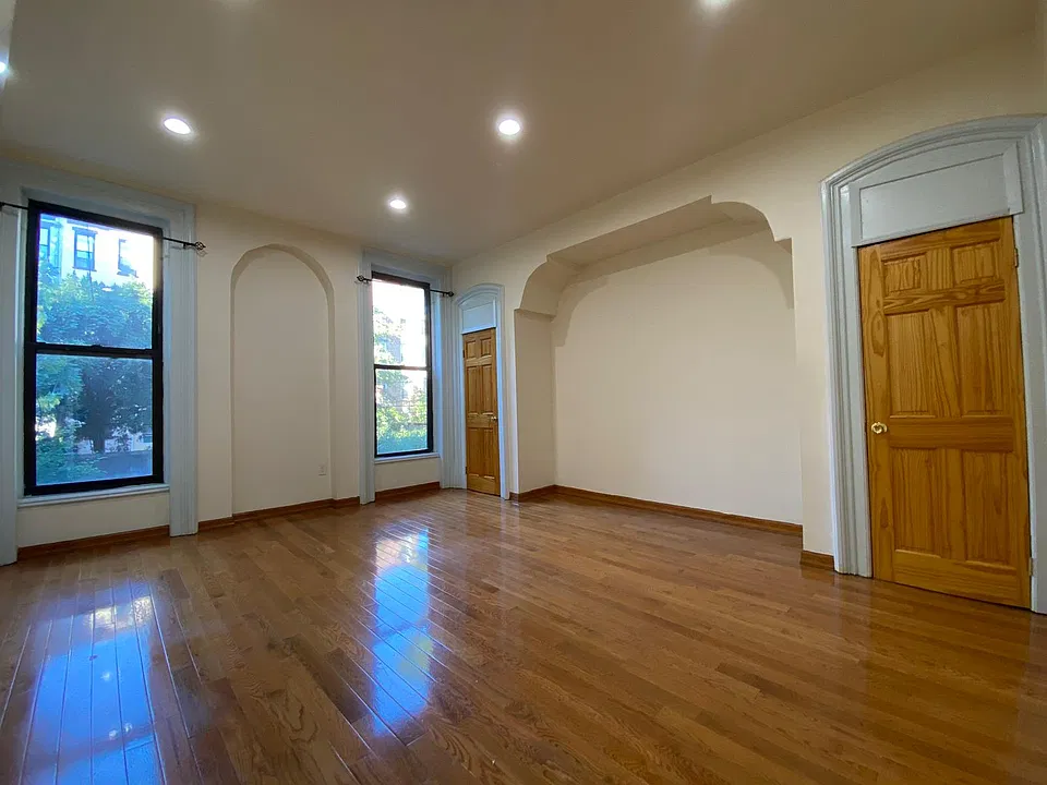 372 Grand Ave #2A