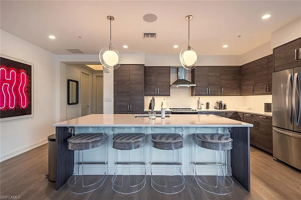 3 bed, 3.5 bath, 2062 sqft, $16,000 — Photo 3