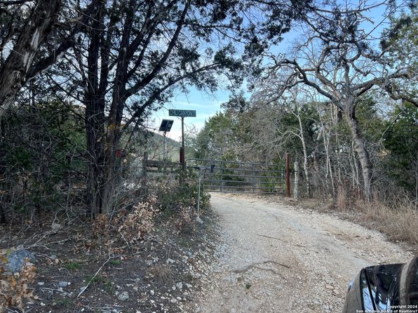 696 CHILI CANYON RD, Tarpley, TX 78003
