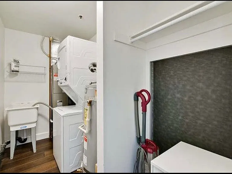 97 E Saint James St — Photo 15