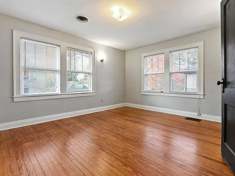 5607 Broadway St — Photo 22