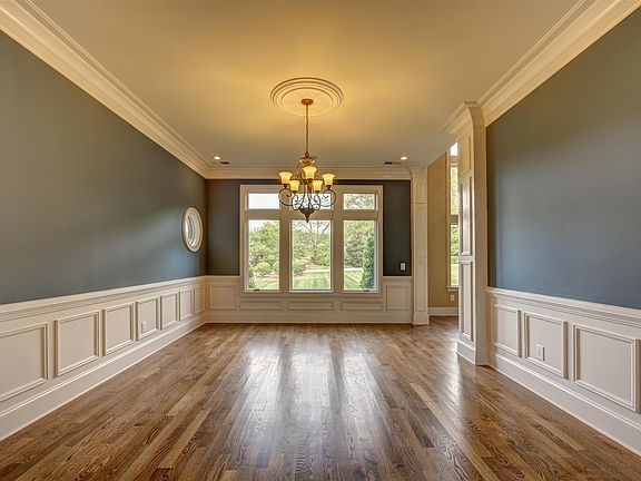 4th image of 400 Horseshoe Ln