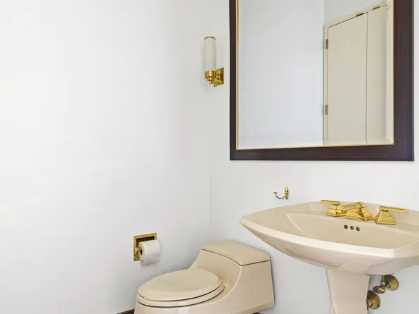 845 United Nations Plaza image 8 of 13