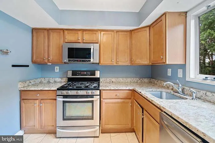 4735 Parkman Ct — Photo 3
