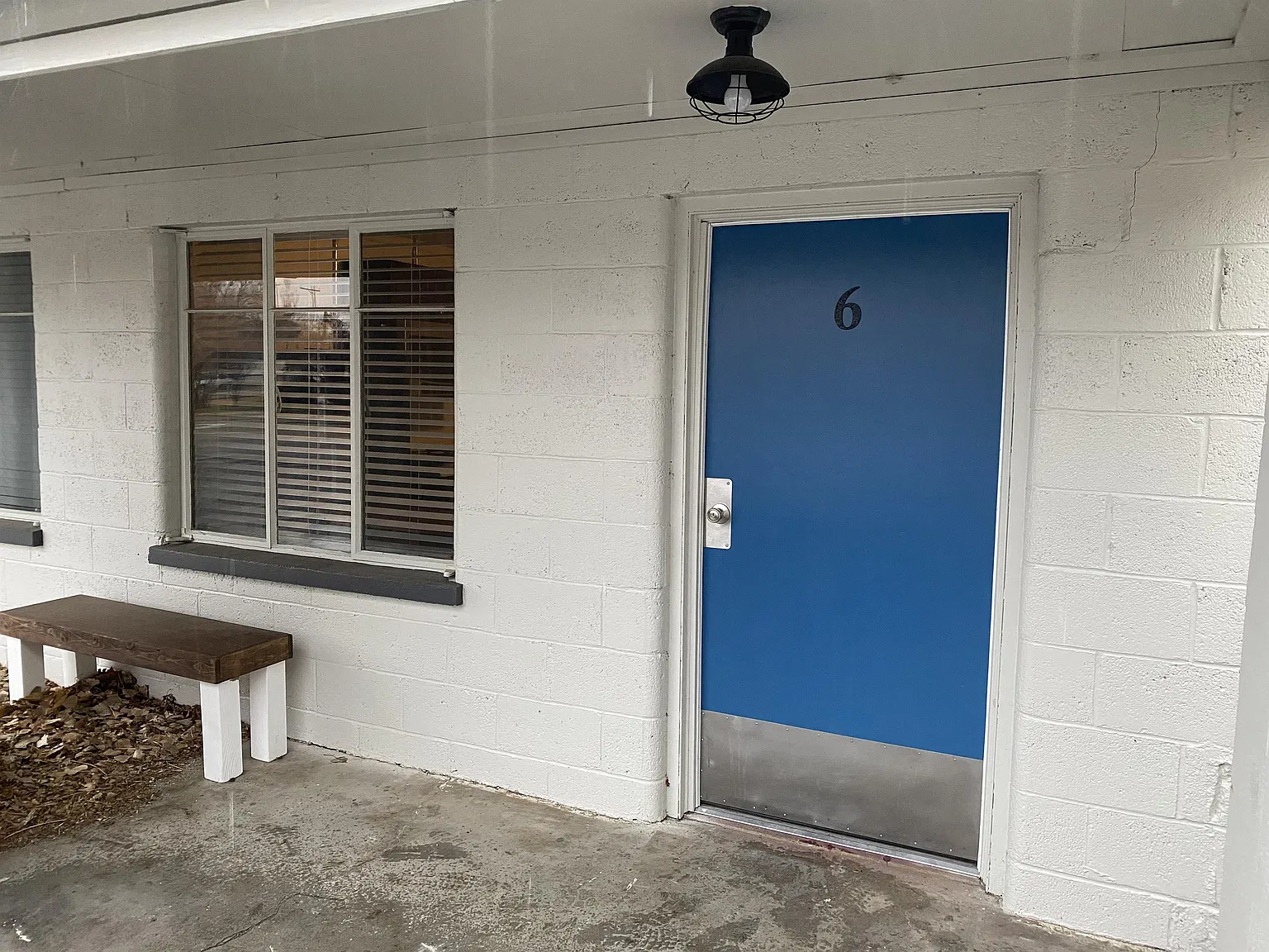 712 E Grove Ave — Photo 1