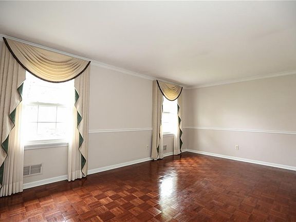 4th image of 2144 Bear Creek Dr