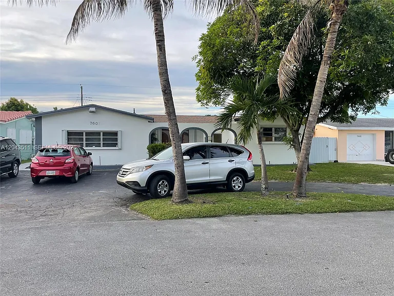 7607 Harbour Blvd — Photo 1