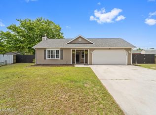 209 Inman Ct, Hubert, NC 28539