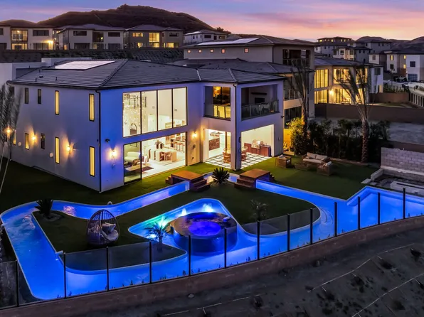 11842 N Hillsborough Ln, Northridge, CA 91326