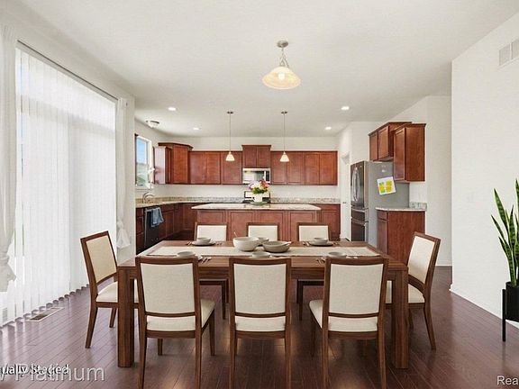 5th image of 55321 Demaret Dr