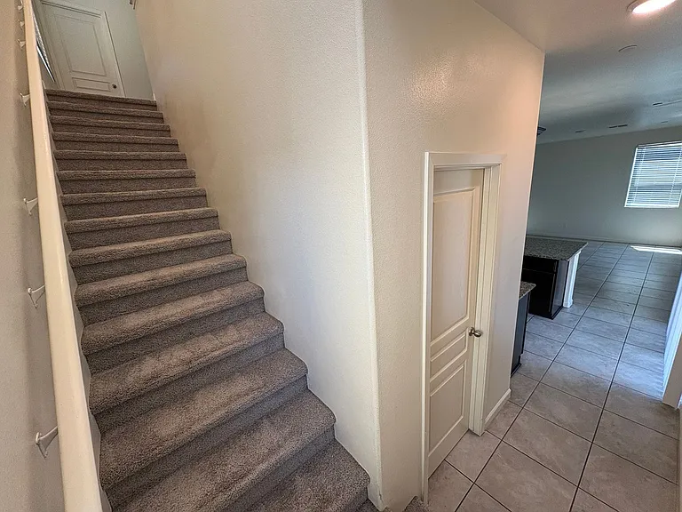 641 S Laguna St — Photo 36