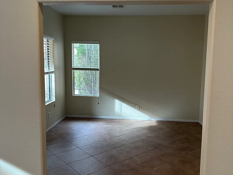 11453 Diveley Ave — Photo 9