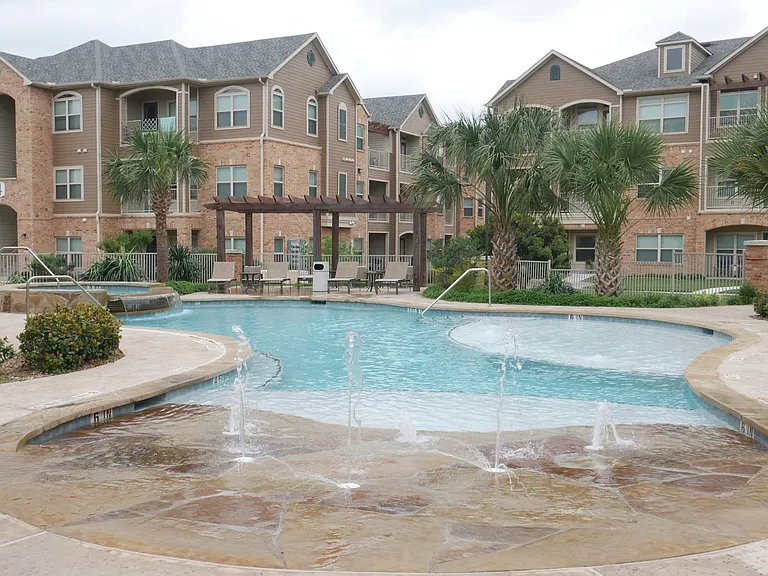 The Reserve Apartments — Photo 42
