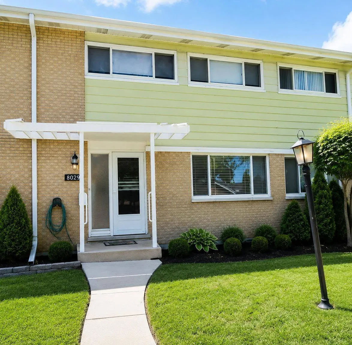 3 bed, 1210 sqft, $2,650 — Photo 2