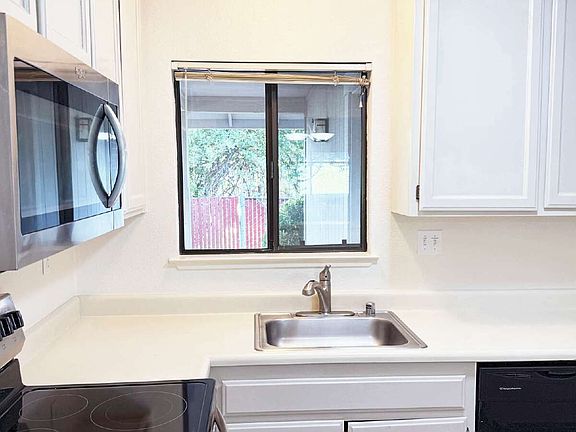 4th image of 691 Spring Ln