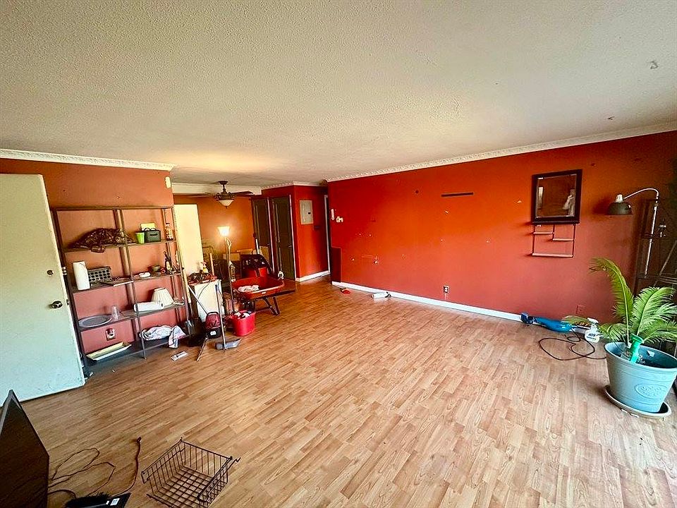 1st image of 502 Oak St APT 8