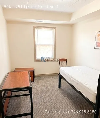 504 Lester St Photo 1