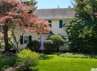 22 Ivy Way, Port Washington, NY 11050