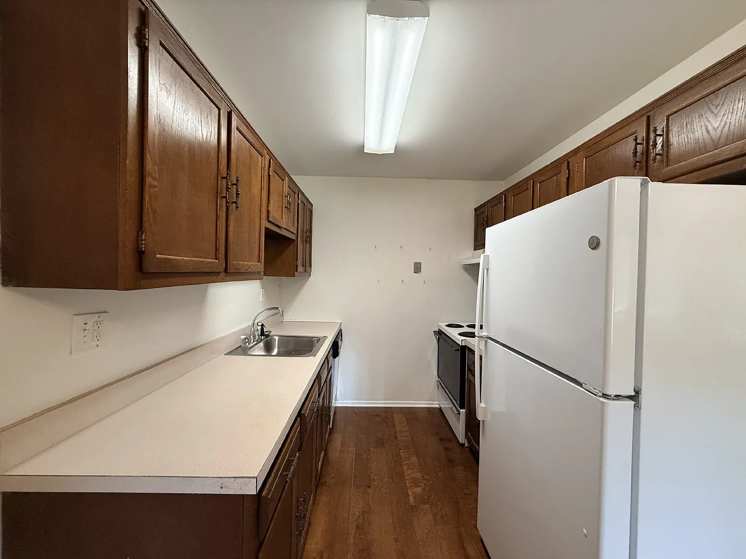 2 bed, 1.0 bath, 1012 sqft, $1,900 — Photo 3