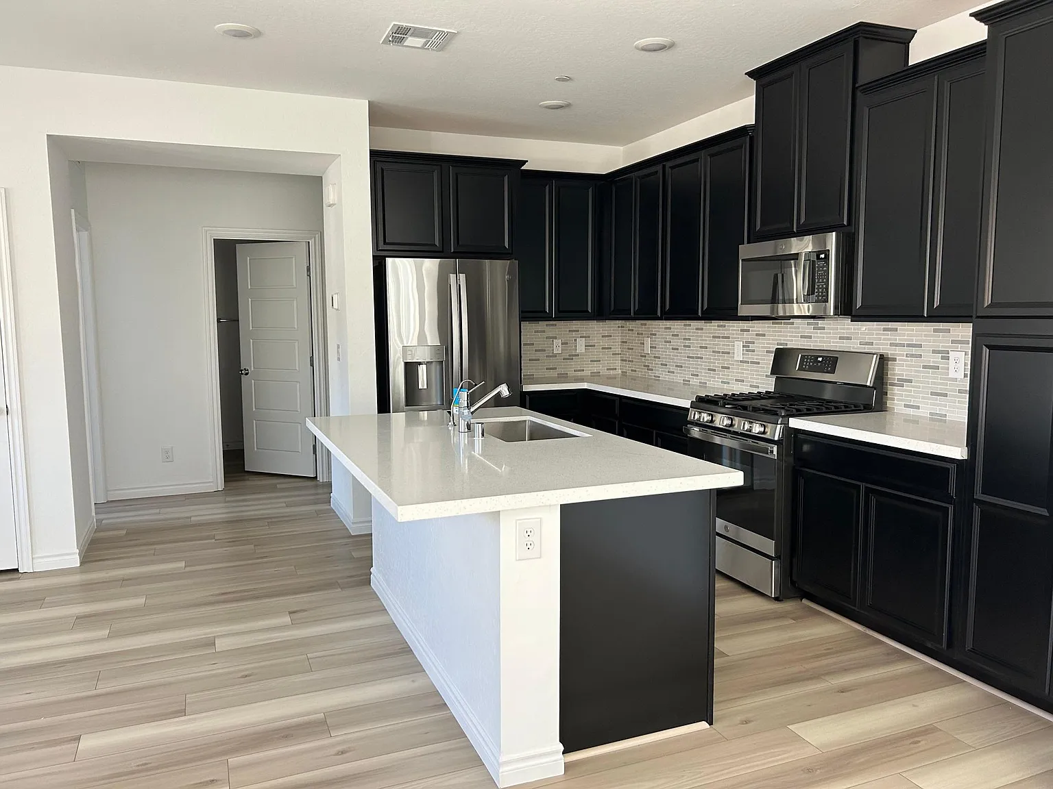 3 bed, 1514 sqft, $900 — Photo 3