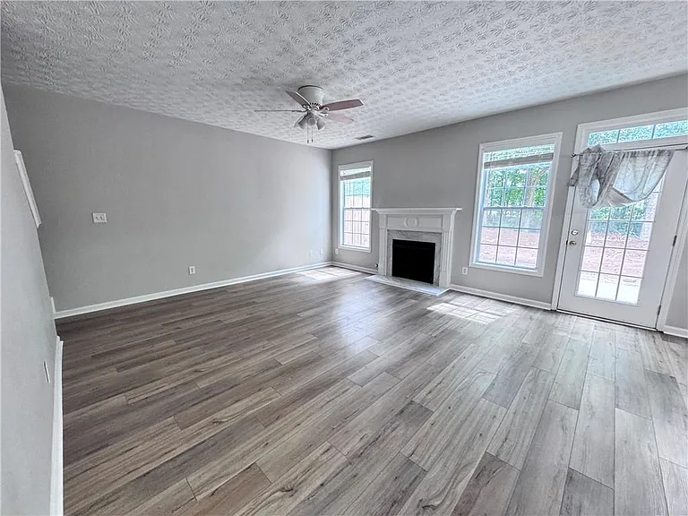 3044 Kentmere Dr — Photo 6