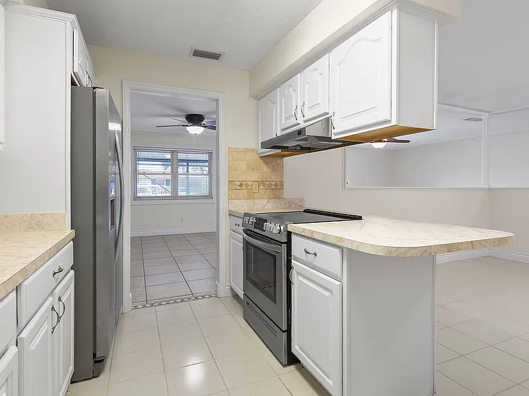 403 Bridgetown Ct — Photo 28