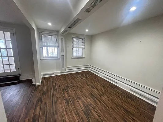 Rented by Metropolis International Realty Inc. | media 9