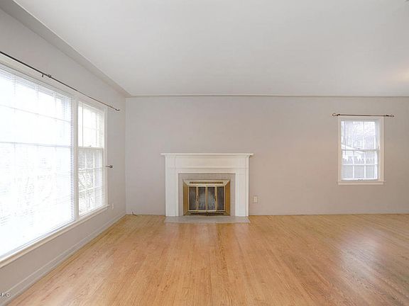 3rd image of 1456 Colorado Ave SE
