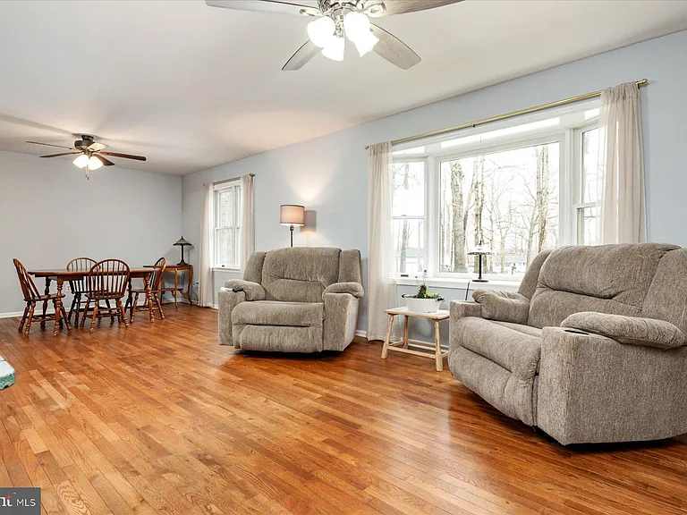 8953 Treesdale Dr — Photo 7