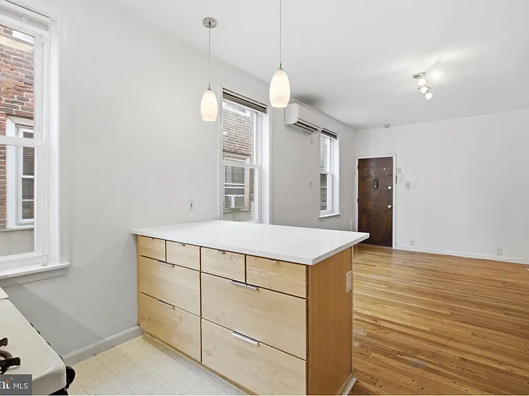 747-00 S 2nd St #2R — Photo 7
