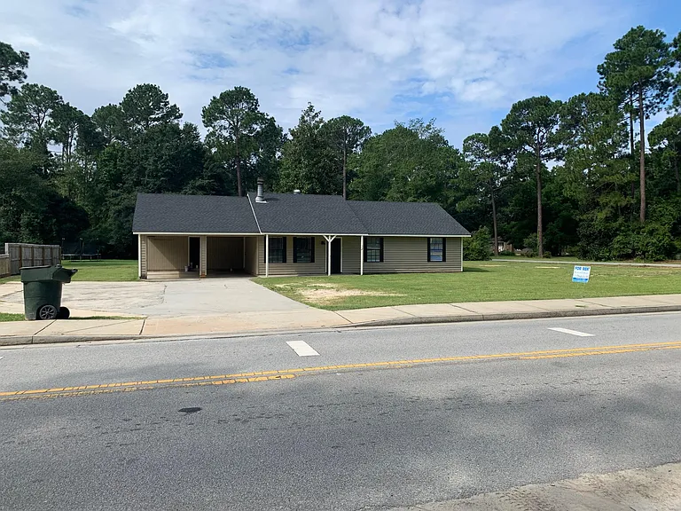 812 Robin Hood Trl — Photo 3