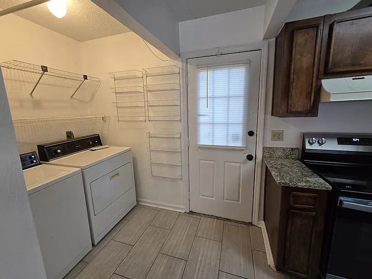 2218 Timberwood Cir N — Photo 14