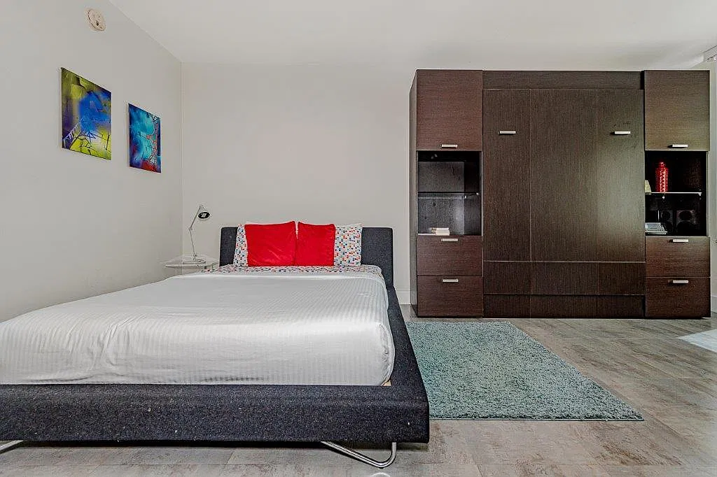 Studio, 660 sqft, $3,900 — Photo 1