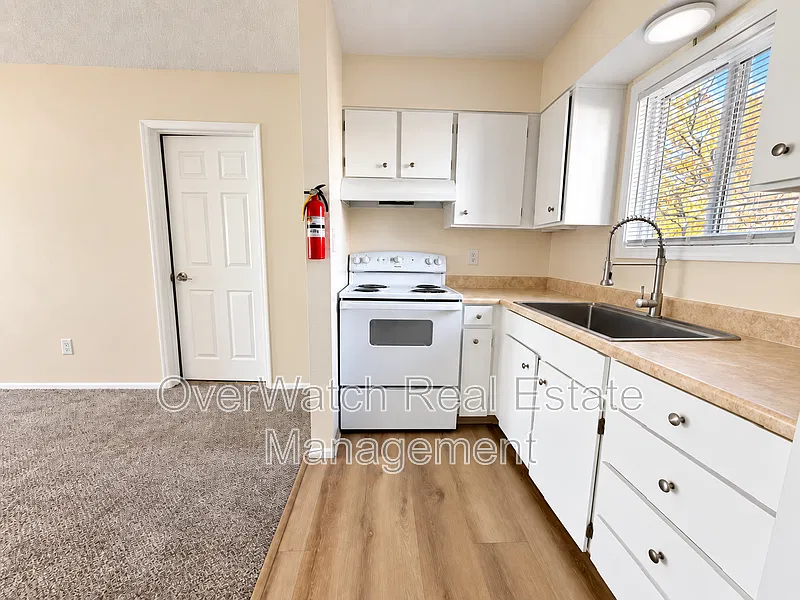 2 bed, 1.0 bath, $1,500 — Photo 2