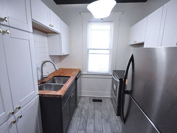 4th image of 208 E 9th Ave