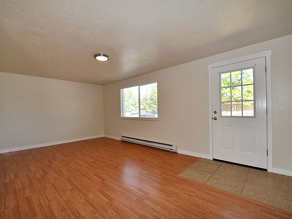 5th image of 1526 E Mary Ln #1