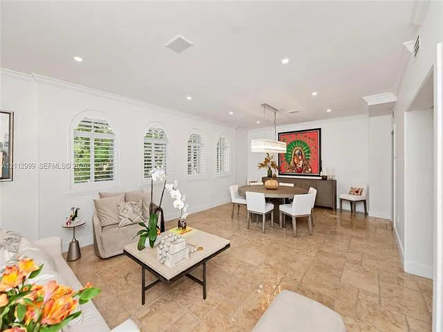 4 bed, 3.5 bath, 2866 sqft, $12,500 — Photo 3