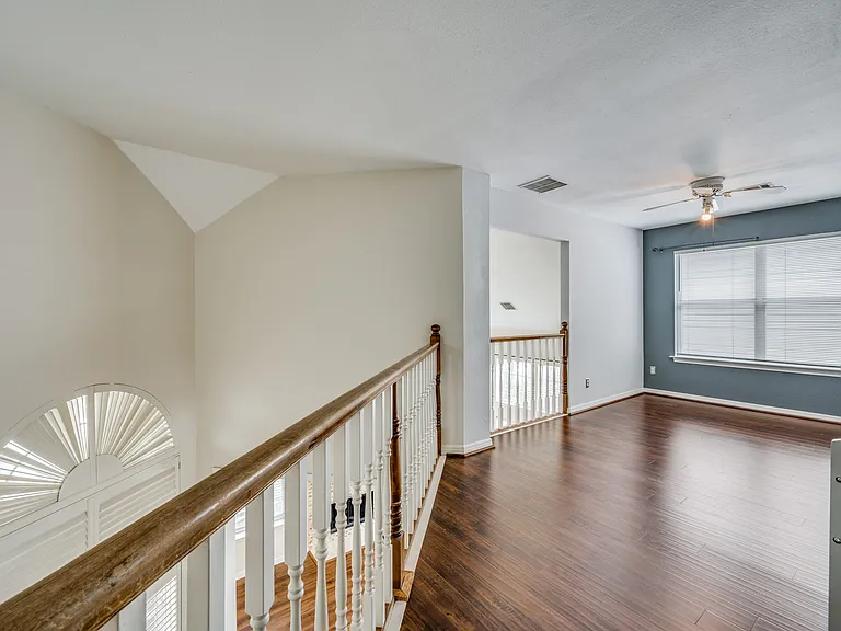 804 Santa Fe Trl — Photo 5