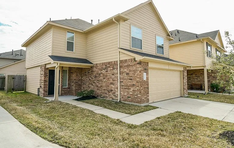 2438 Connors Path Ct — Photo 1