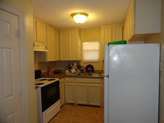 4th image of 913 E Stubbs St