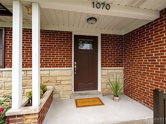 4th image of 1070 Shangrila Dr