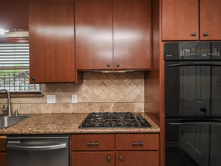 11915 N Hanworth Dr — Photo 11