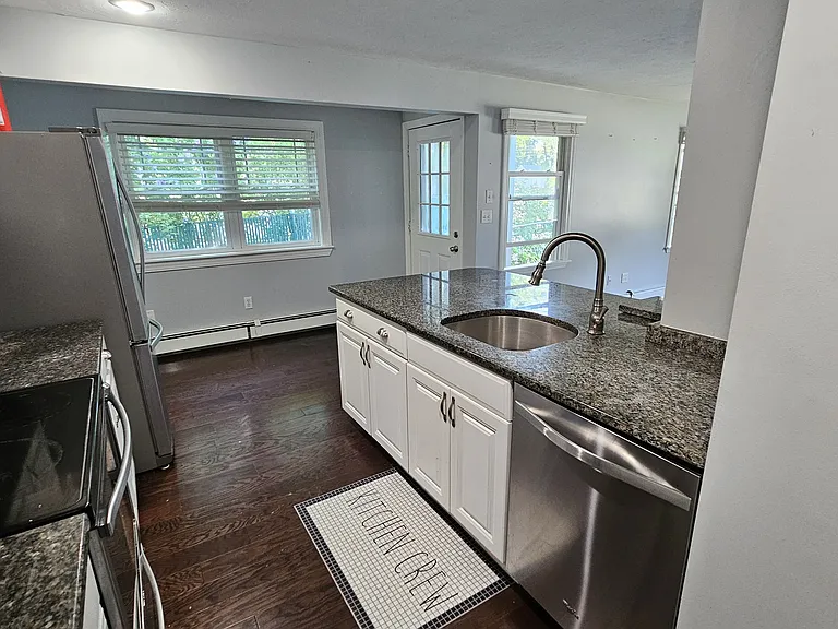 13 Otis St — Photo 9