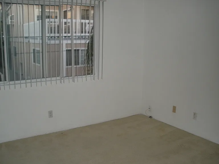 168 Manhattan Ave — Photo 16