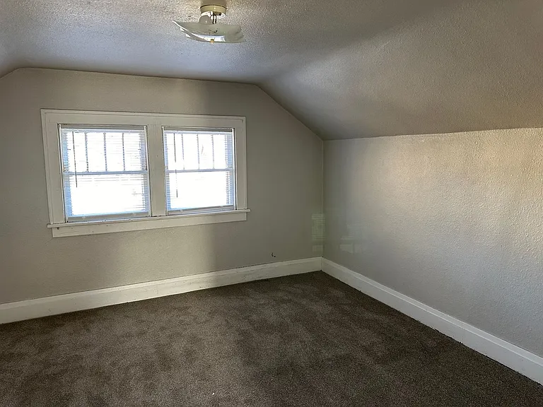 House- NE — Photo 12